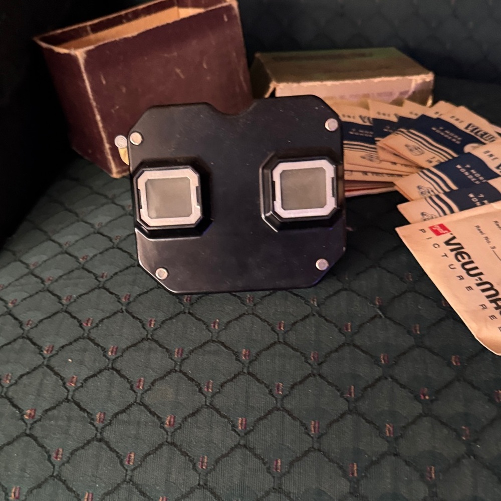 View-Master Stereoscope Box - Picture 3 of 16